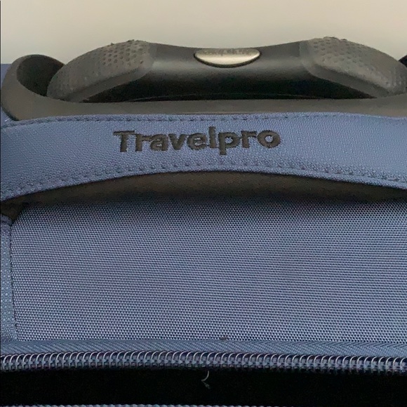 ❌ SOLD ❌ Travel Pro LIGHTWEIGHT Suitcase - Picture 2 of 7